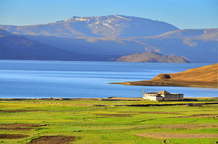 A-view-of-the-head-Lamas-house-beside-the-salt-water-Tso-Moriri-Lake