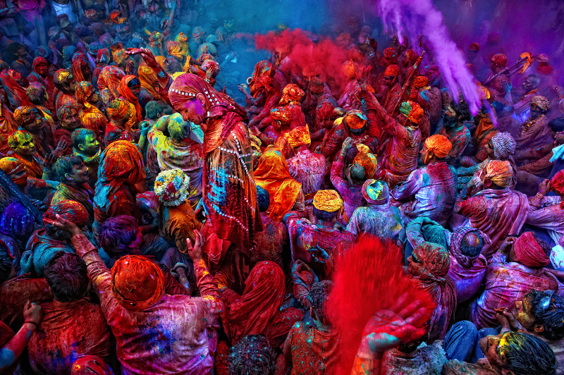 Merrymakers-splash-each-other