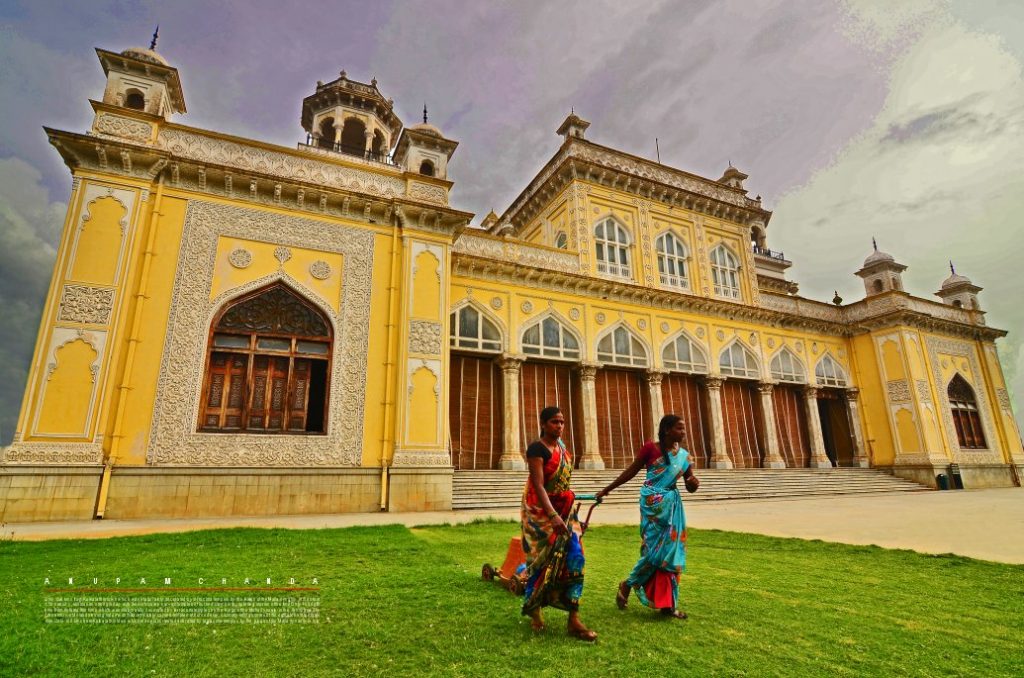 palace-front-lawns