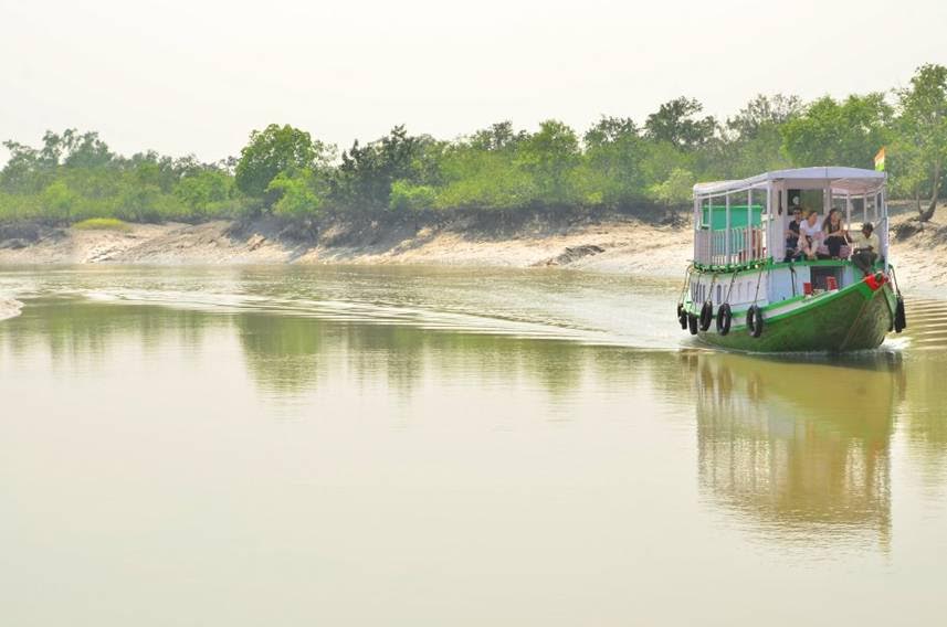 tourist-boat-sundarbans